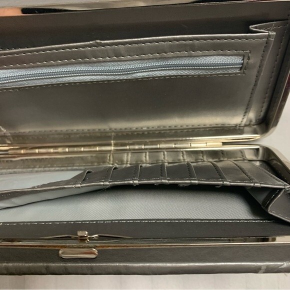 Silver Sequin Clutch Wallet Women’s Card Holder 2 Section Flippy Expressions - Picture 6 of 7